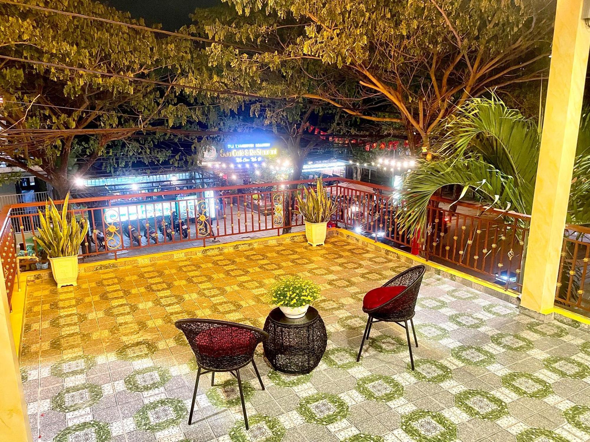 King Kong Homestay ホイアン エクステリア 写真
